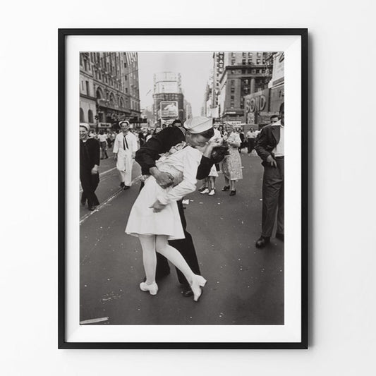 Victory Kiss New York pictures wall art painting print canvas poster for living room Home decorative Frame not include - Posterify