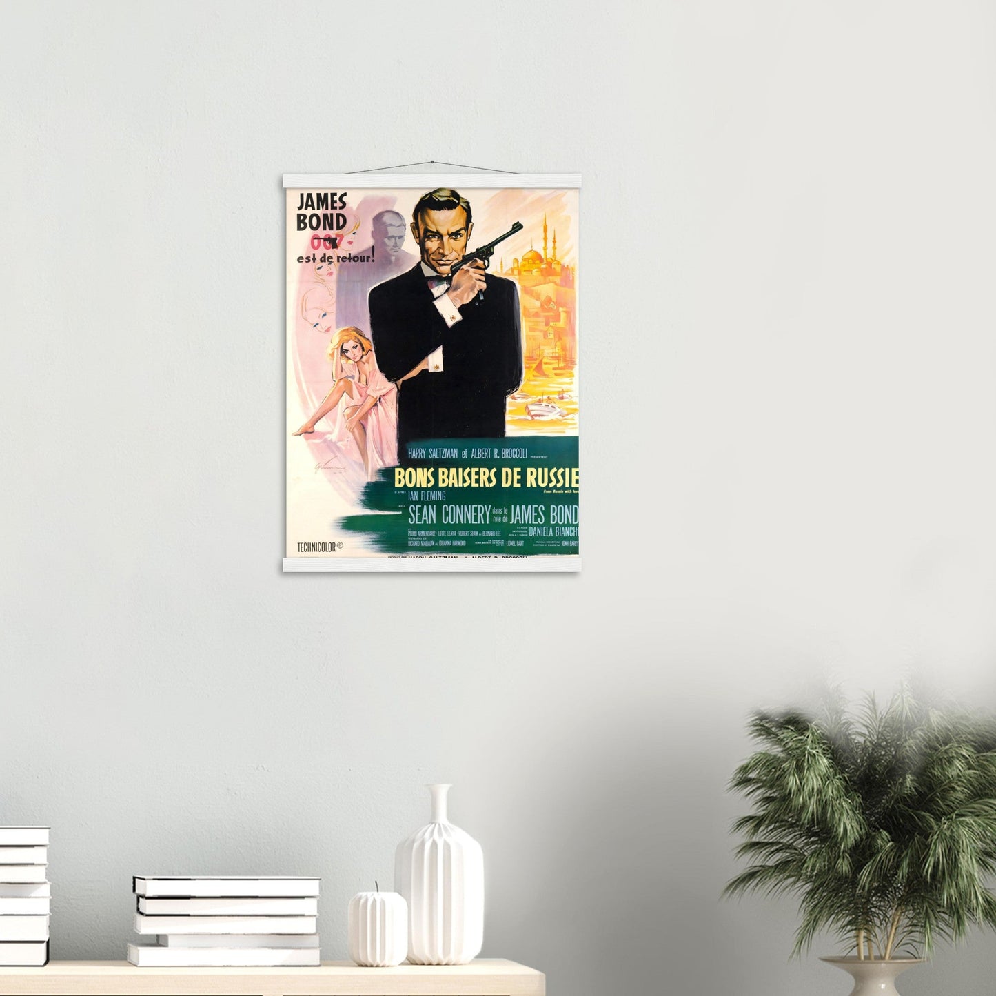 James Bond, 'Est de Retour' Wall art - Posterify