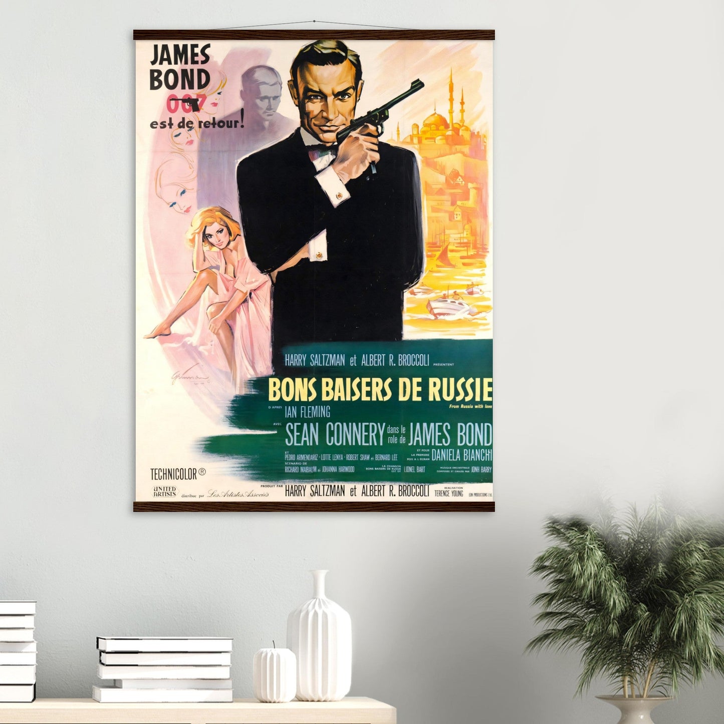 James Bond, 'Est de Retour' Wall art - Posterify