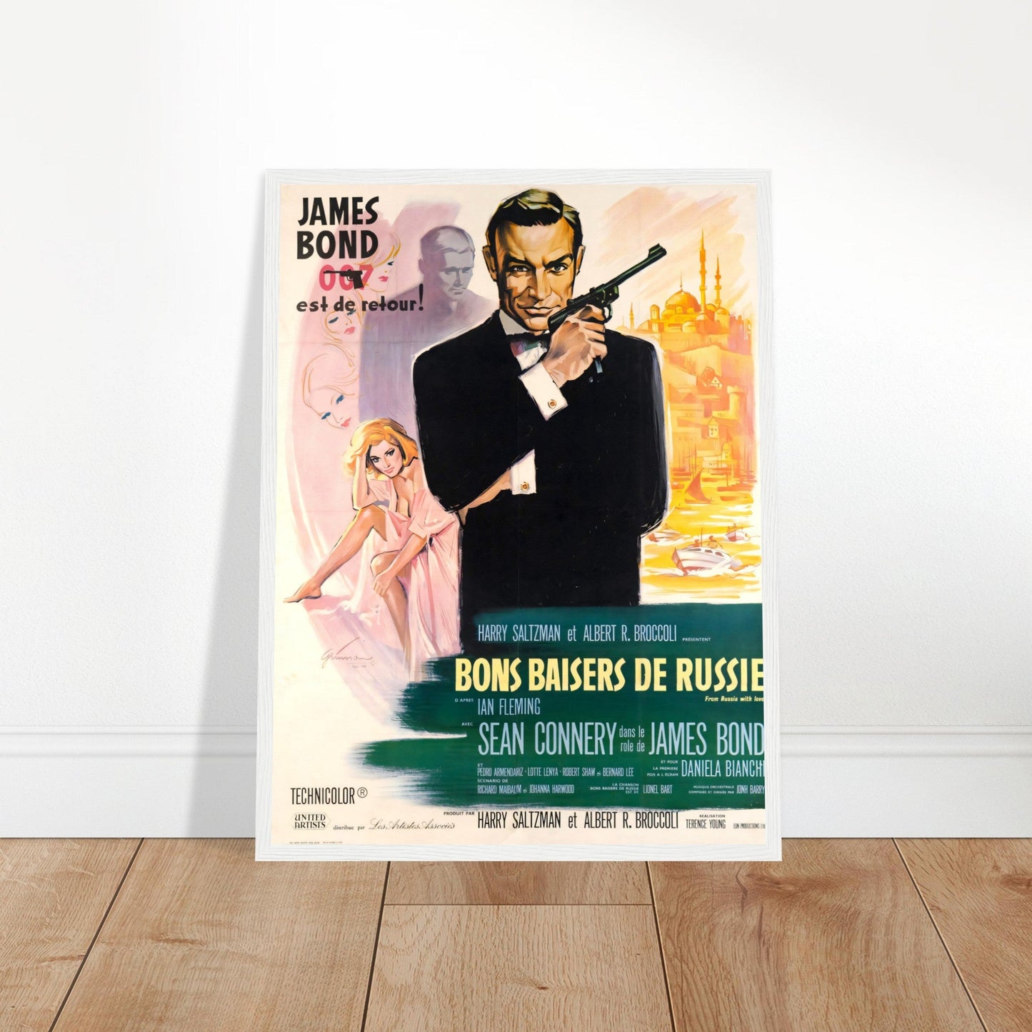 James Bond, 'Est de Retour' Wall art - Posterify