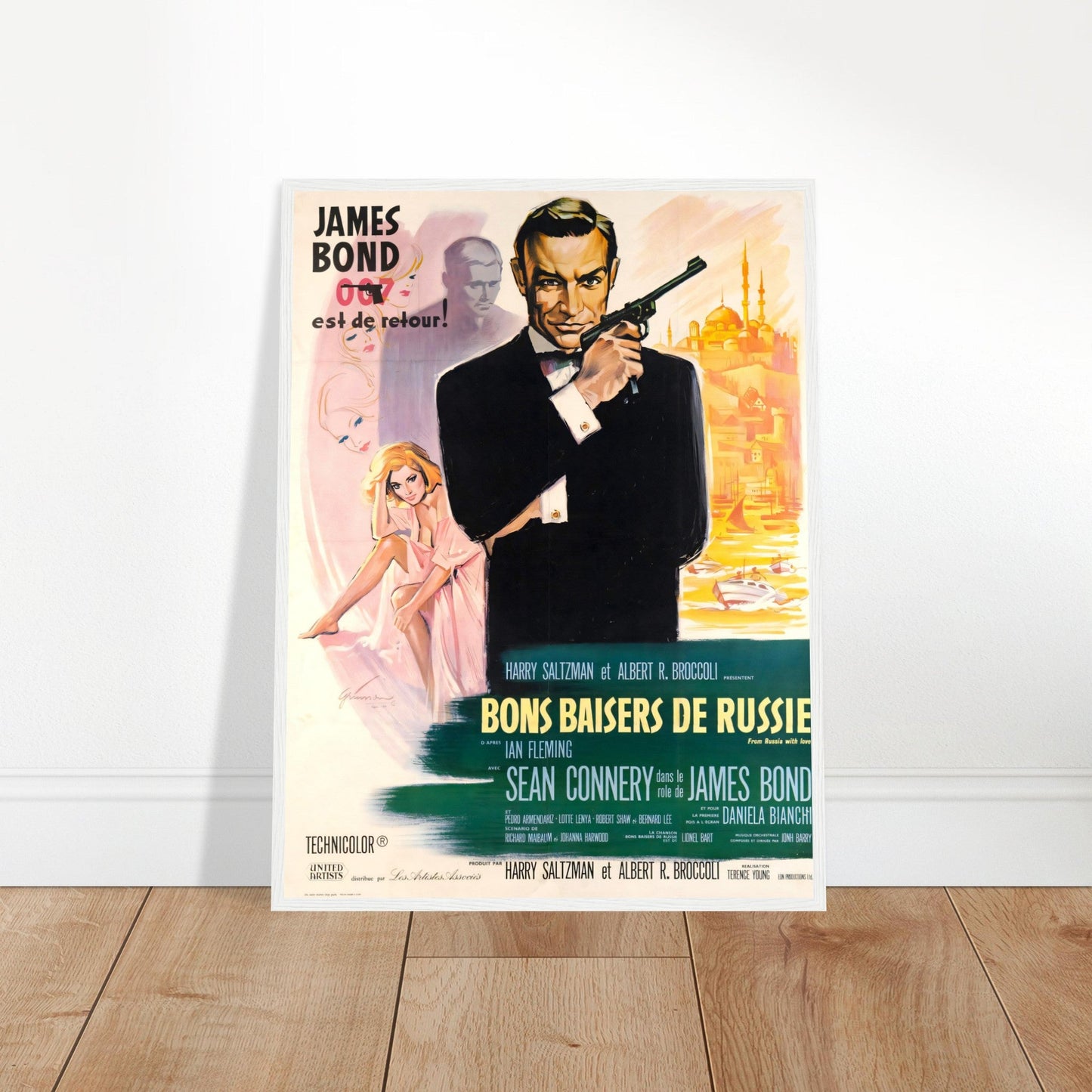 James Bond, 'Est de Retour' Wall art - Posterify