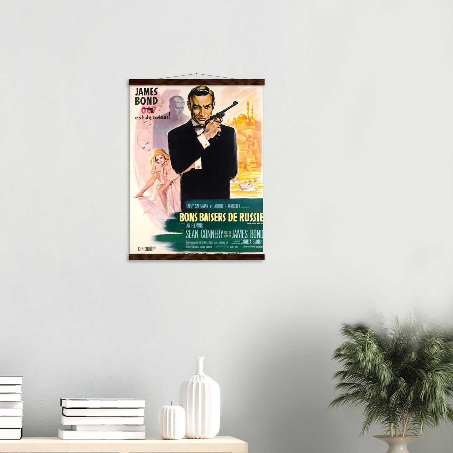 James Bond, 'Est de Retour' Wall art - Posterify