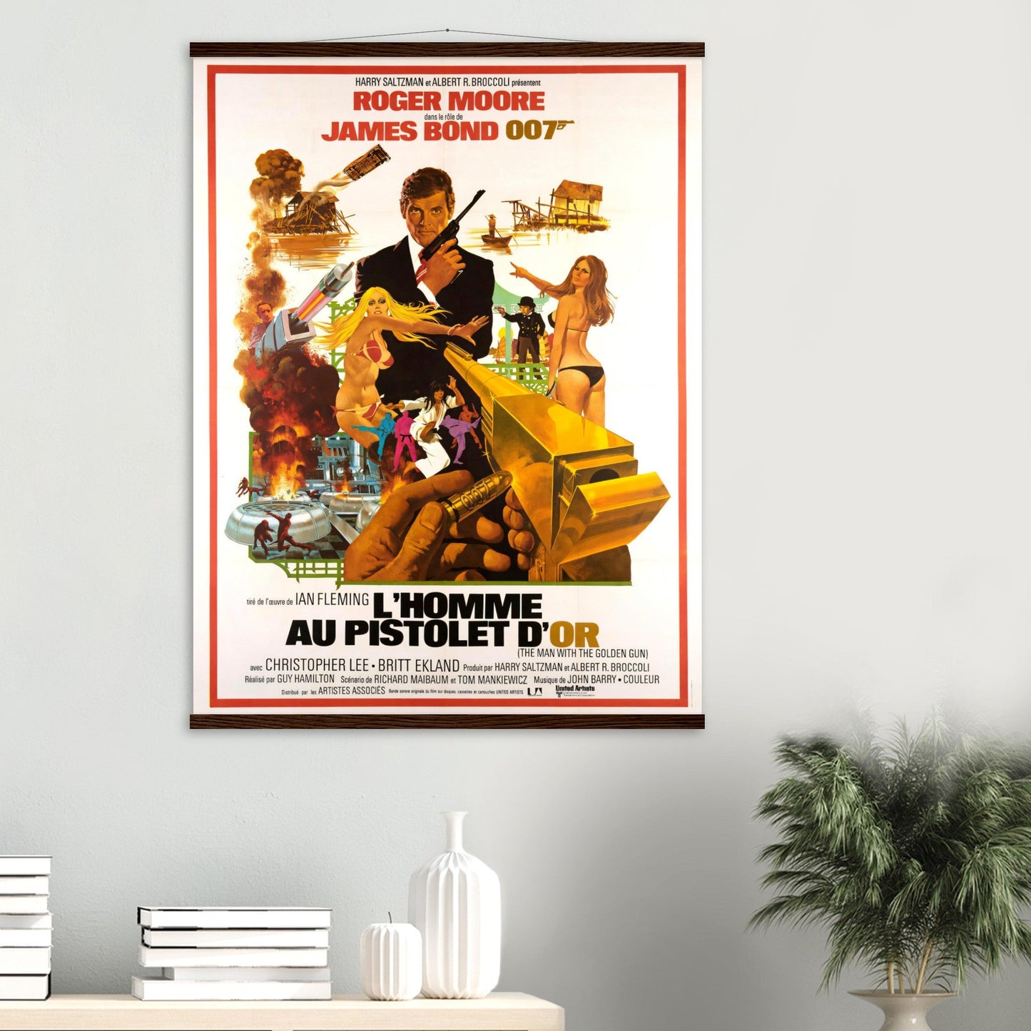 James Bond 'The man with the golden gun' Wall art - Posterify